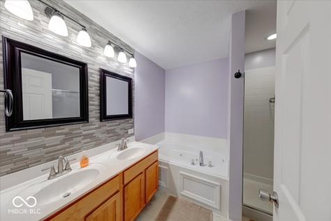 2705 Camelot Way Greenwood IN 46143