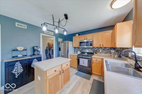 2705 Camelot Way Greenwood IN 46143