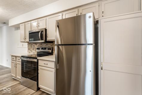9350 Golden Leaf Way Indianapolis IN 46260
