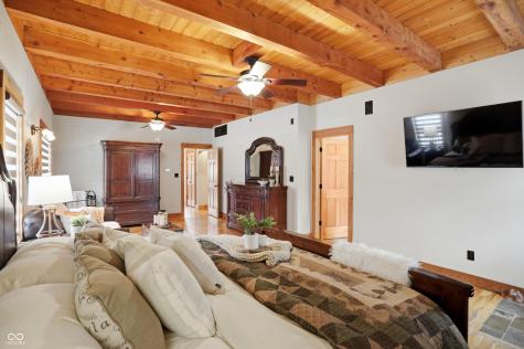 5736 N Pathways Drive Unionville IN 47468