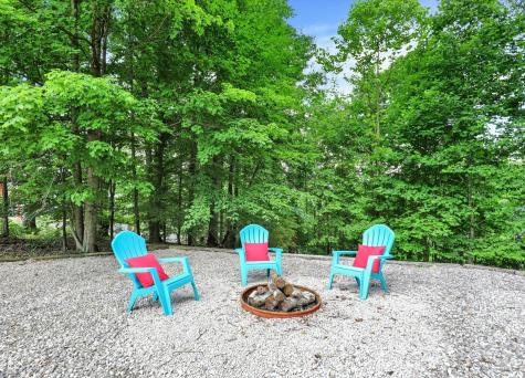 5736 N Pathways Drive Unionville IN 47468