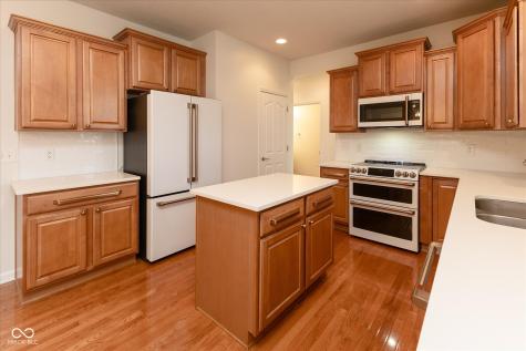 1962 Midnight Pass Brownsburg IN 46112