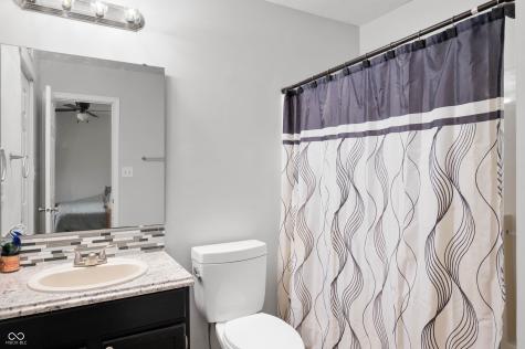 6832 Raritan Drive Indianapolis IN 46221