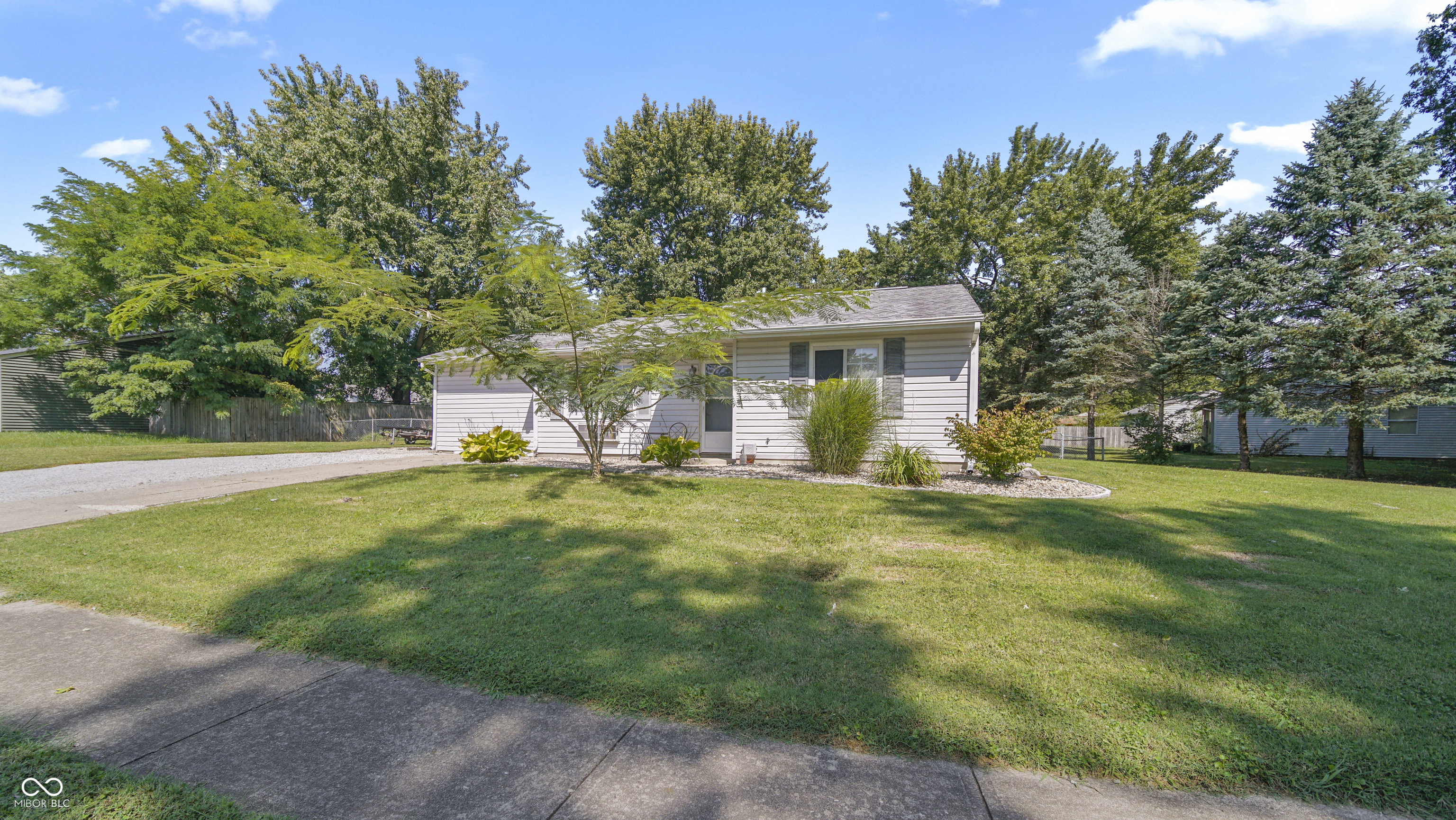 5620 Knoxville Drive Indianapolis IN 46221