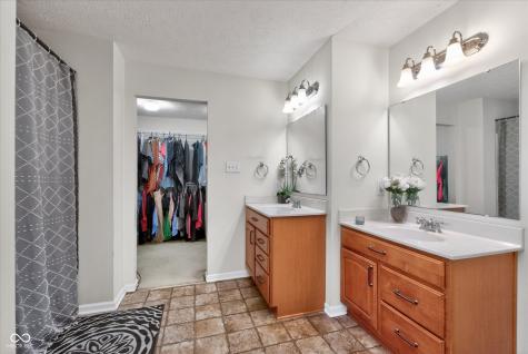 6678 Avalon Boulevard Avon IN 46123