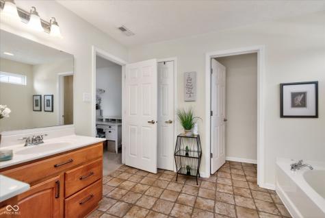 6678 Avalon Boulevard Avon IN 46123