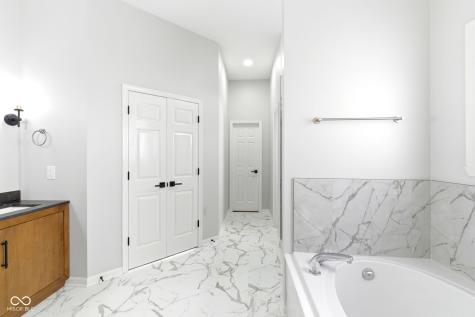 8146 Winterset Circle Indianapolis IN 46214