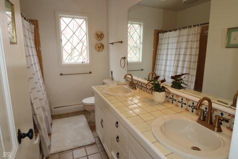 1 Crosstie Lane Batesville IN 47006