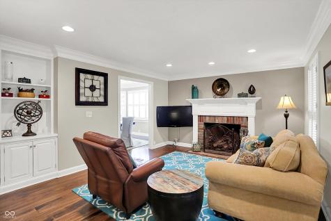 340 W Poplar Street Zionsville IN 46077