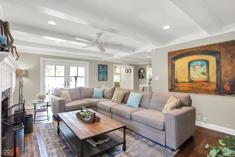 340 W Poplar Street Zionsville IN 46077