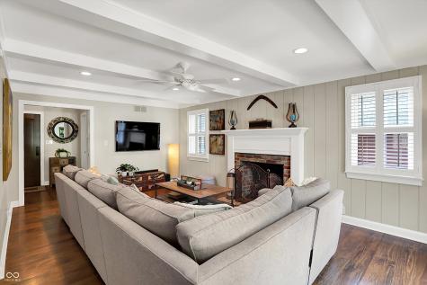 340 W Poplar Street Zionsville IN 46077