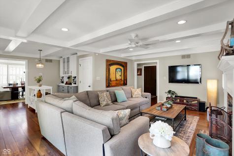 340 W Poplar Street Zionsville IN 46077