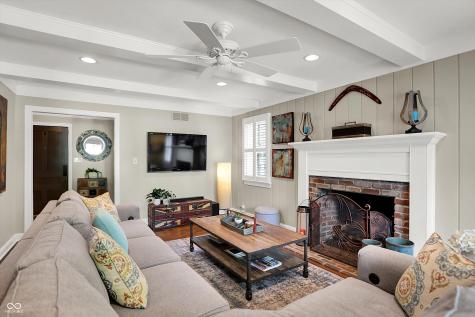 340 W Poplar Street Zionsville IN 46077