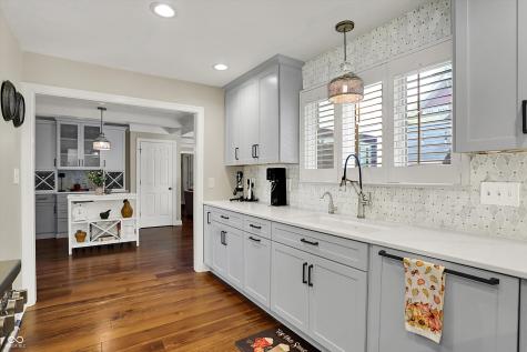 340 W Poplar Street Zionsville IN 46077