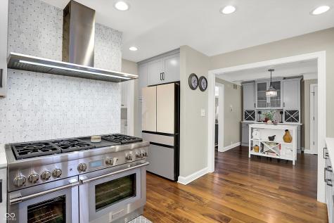 340 W Poplar Street Zionsville IN 46077
