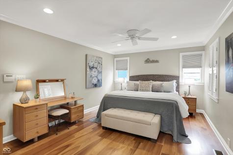 340 W Poplar Street Zionsville IN 46077