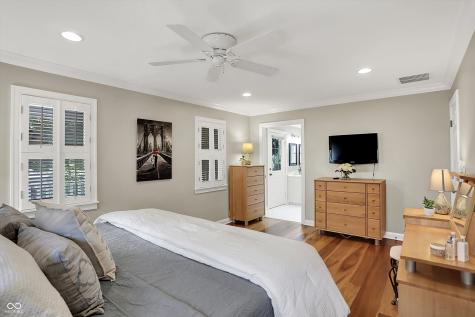340 W Poplar Street Zionsville IN 46077