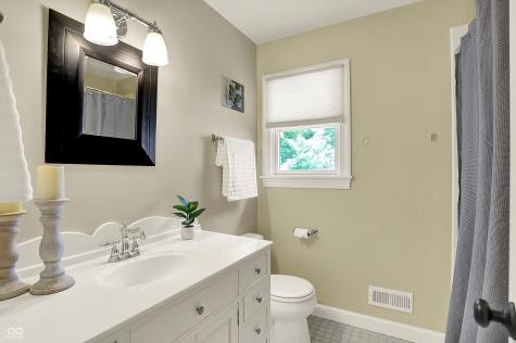 340 W Poplar Street Zionsville IN 46077