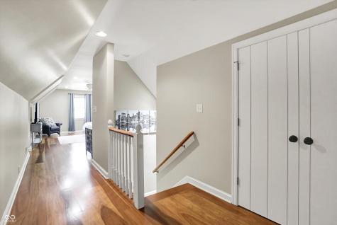 340 W Poplar Street Zionsville IN 46077