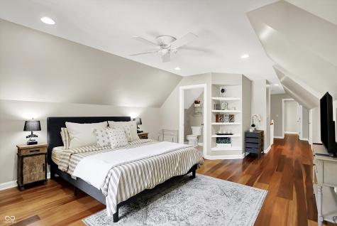 340 W Poplar Street Zionsville IN 46077