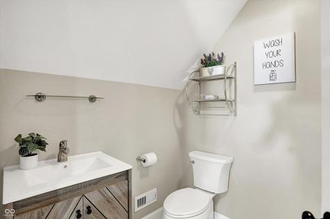 340 W Poplar Street Zionsville IN 46077
