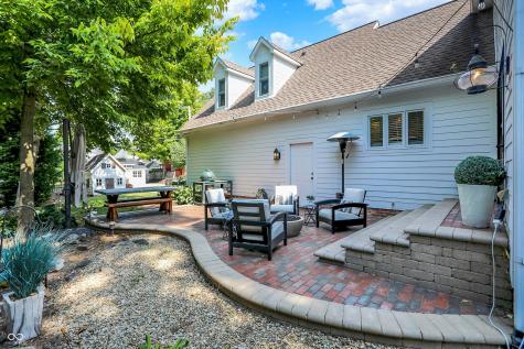 340 W Poplar Street Zionsville IN 46077