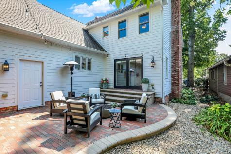 340 W Poplar Street Zionsville IN 46077