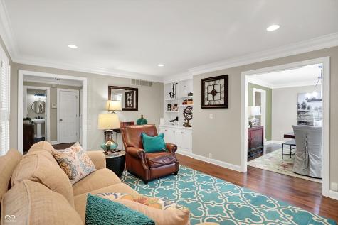 340 W Poplar Street Zionsville IN 46077