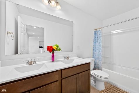 3073 Creekridge Court Columbus IN 47201