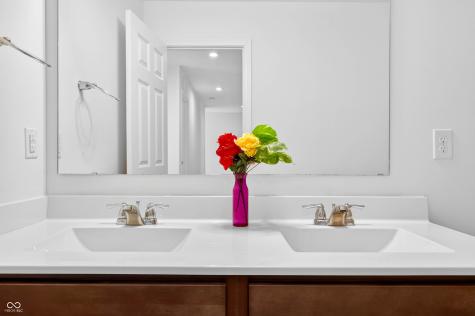 3073 Creekridge Court Columbus IN 47201