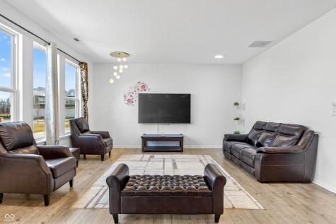 3073 Creekridge Court Columbus IN 47201