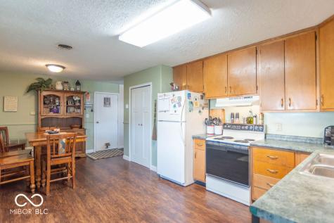 1204 Dusty Trail Greenwood IN 46142