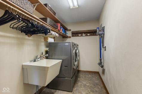 8017 Raindance Trail Indianapolis IN 46239