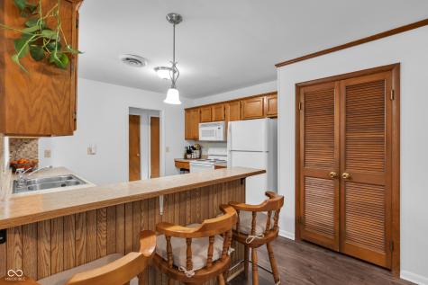 4904 E 70th Street Indianapolis IN 46220
