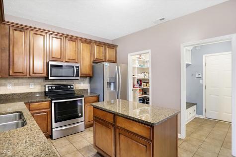 6246 N Woods Edge Drive Mccordsville IN 46055