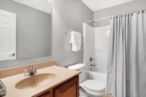 6246 N Woods Edge Drive Mccordsville IN 46055