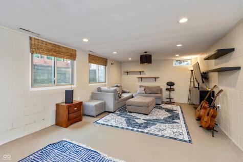 651 West Drive Seymour IN 47274