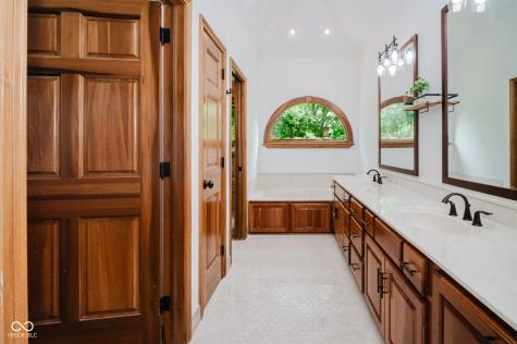 4095 Mountbatton Drive Greenwood IN 46143