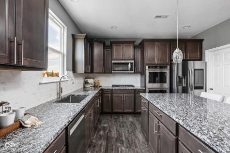 8180 Shaldon Court Zionsville IN 46077