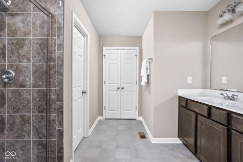 8180 Shaldon Court Zionsville IN 46077
