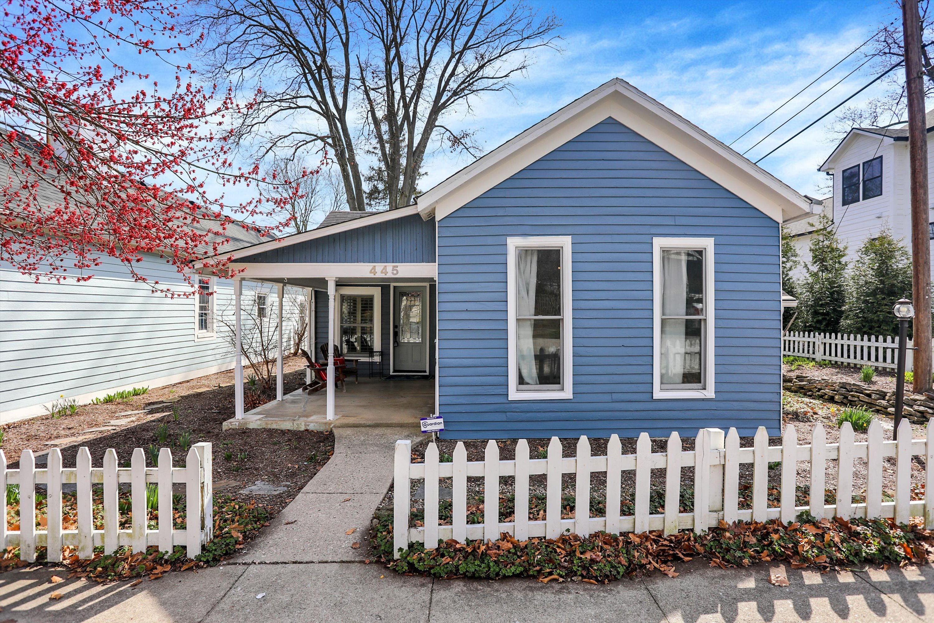 445 W Poplar Street Zionsville IN 46077