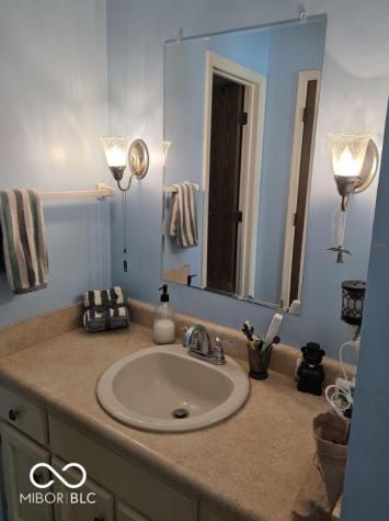 6725 Lakeknoll Drive Indianapolis IN 46220