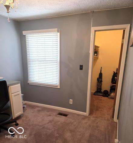 6725 Lakeknoll Drive Indianapolis IN 46220