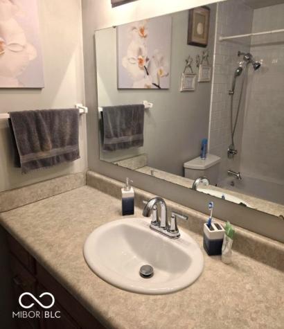 6725 Lakeknoll Drive Indianapolis IN 46220