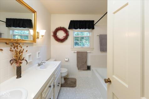 10 Colony Court Zionsville IN 46077