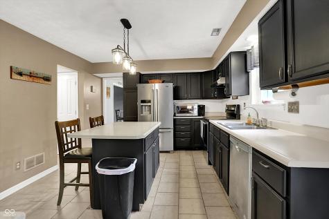 7843 Almond Drive Indianapolis IN 46237