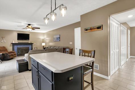 7843 Almond Drive Indianapolis IN 46237