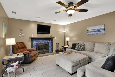 7843 Almond Drive Indianapolis IN 46237