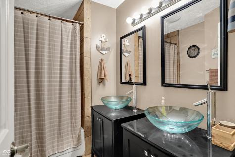 7843 Almond Drive Indianapolis IN 46237