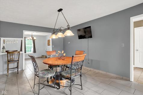 7843 Almond Drive Indianapolis IN 46237